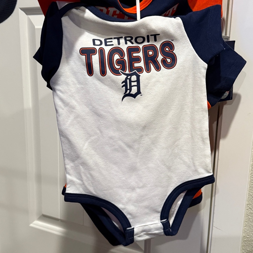 Detroit Tigers Orange and Navy Kids One Piece - Picture 3 of 7